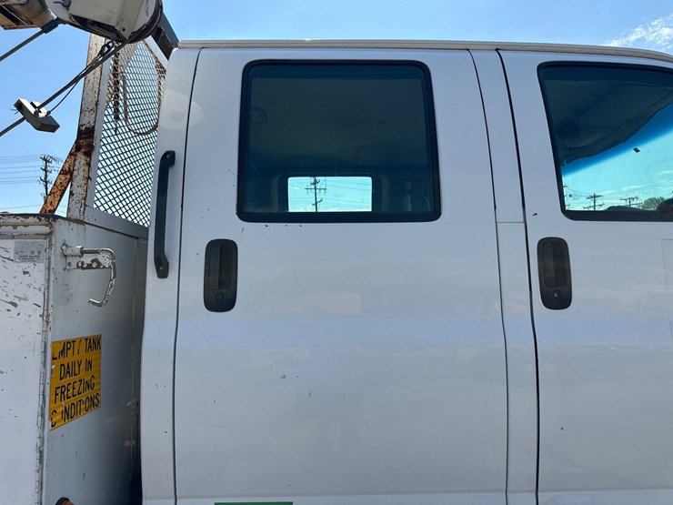 #11-•-2007-chevy-c8500-service-truck-image-15