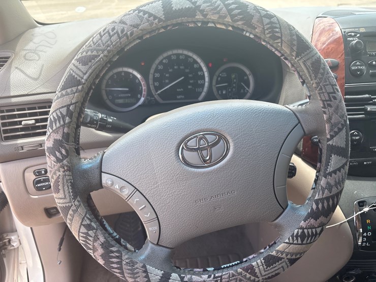 2003-toyota-sienna-image-11