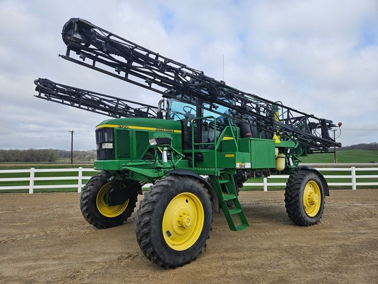 john-deere-4700-image-1