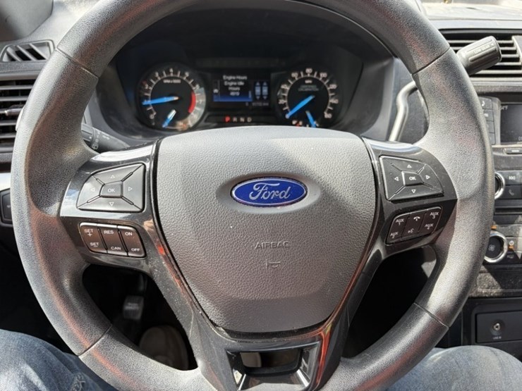 2017-ford-explorer-image-32