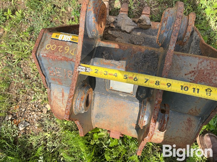 case-new-holland-24”-backhoe-bucket-image-19