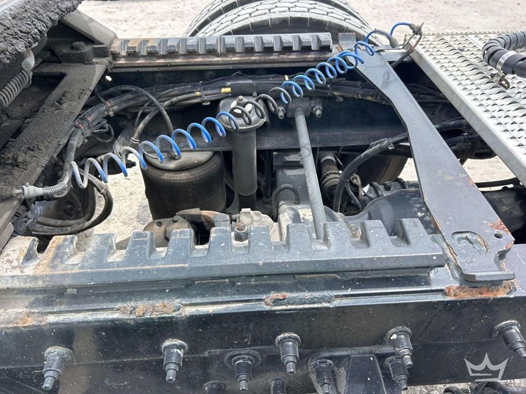 2019-peterbilt-579-image-32