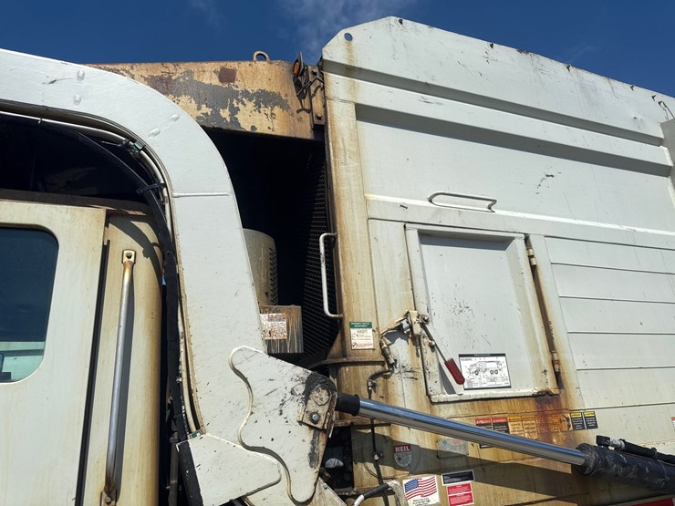#7-•-2015-mack-heil-front-loader-image-11