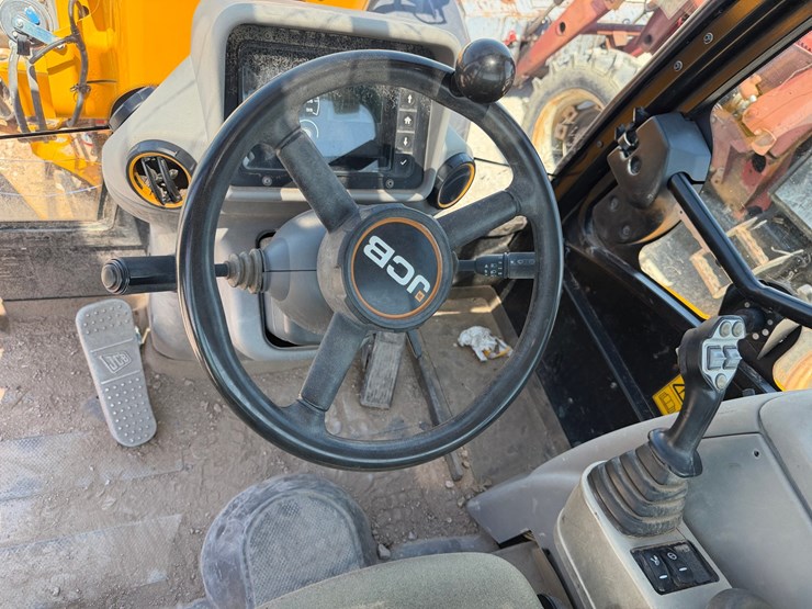 jcb-tm320-image-9