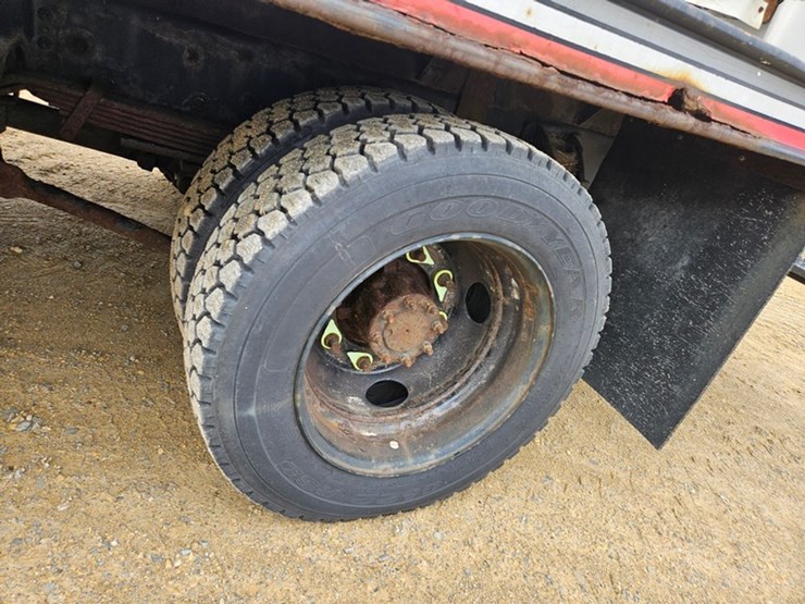 2003-gmc-5500-image-47