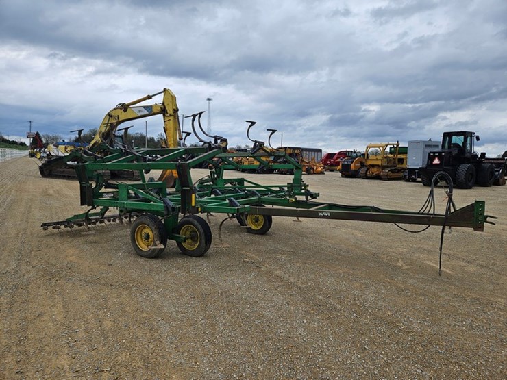john-deere-16-image-7