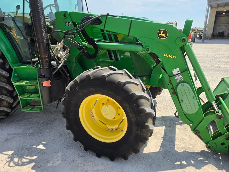 2013-john-deere-6125m-image-23