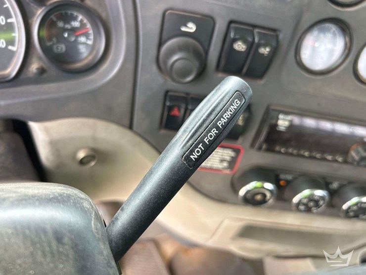 2018-peterbilt-579-image-15