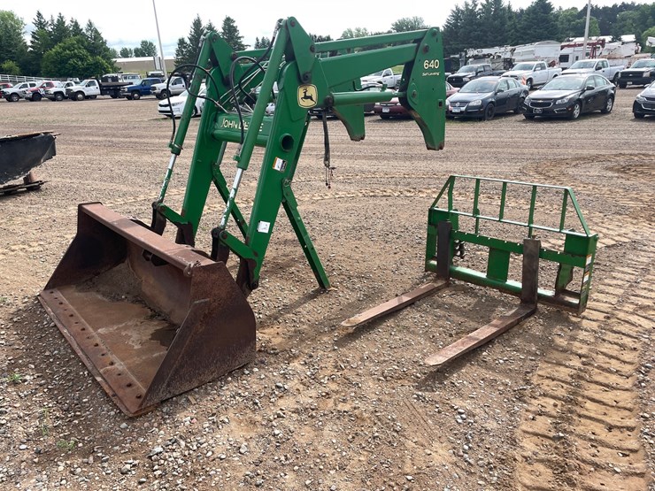 john-deere-640-image-1