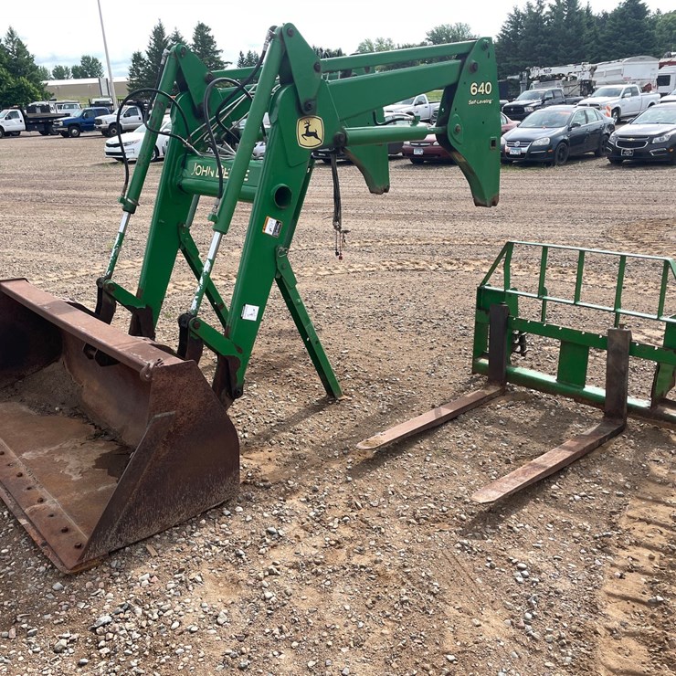 JOHN DEERE 640