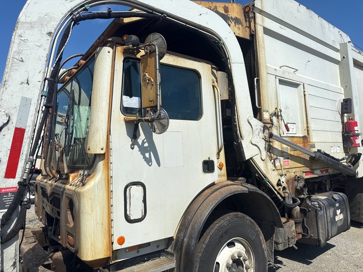 #7-•-2015-mack-heil-front-loader-image-6