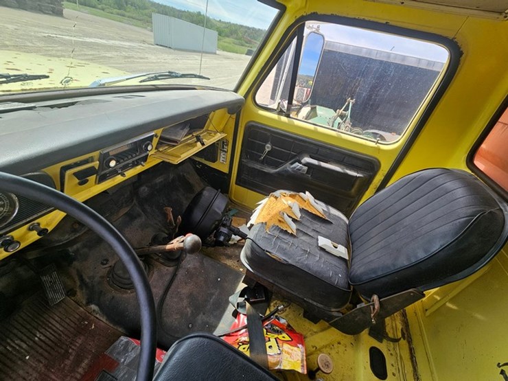 1975-ford-f750-image-66