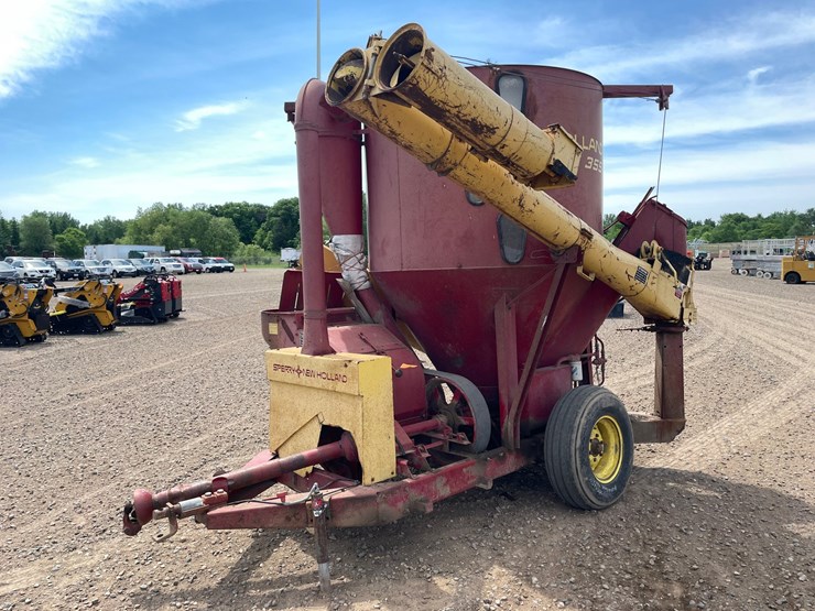 new-holland-355-image-1