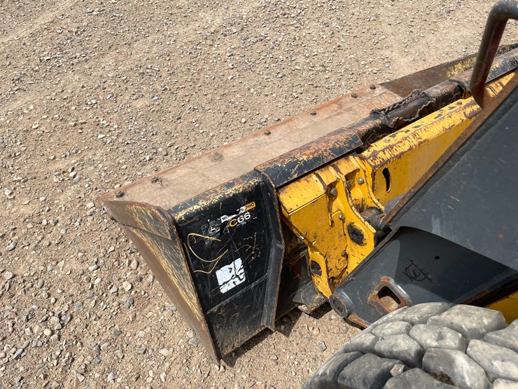 #1087-•-john-deere-319gr-skid-steer-image-14