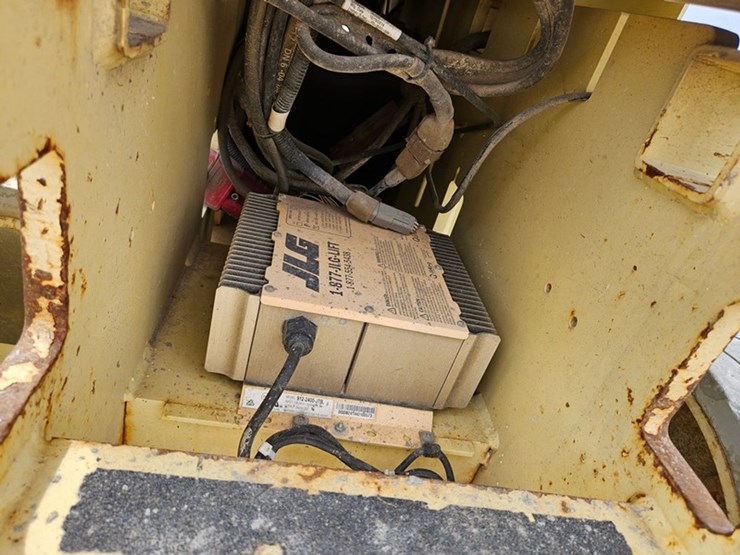 2015-jlg-2632es-image-15
