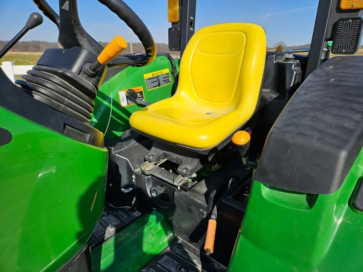 john-deere-4052m-image-35