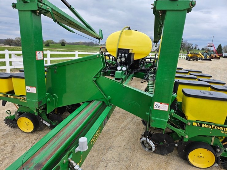 john-deere-7200-image-14