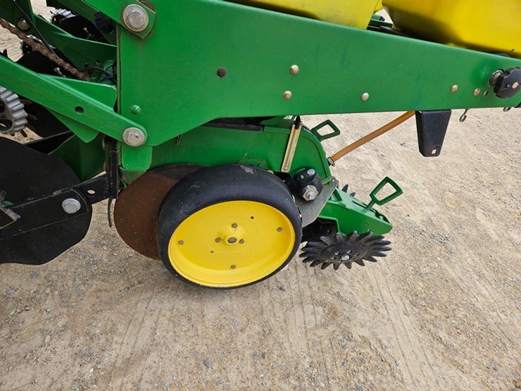 john-deere-7200-image-36