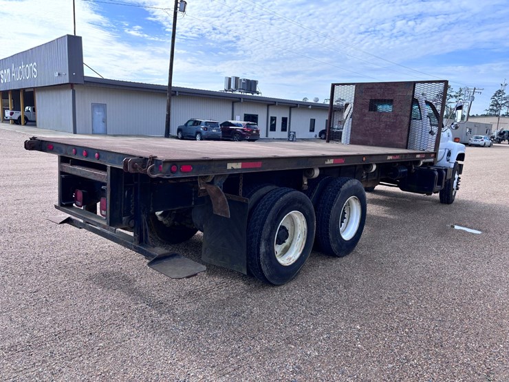 #131-•-2000-chevy-c7500-flatbed-truck-image-3