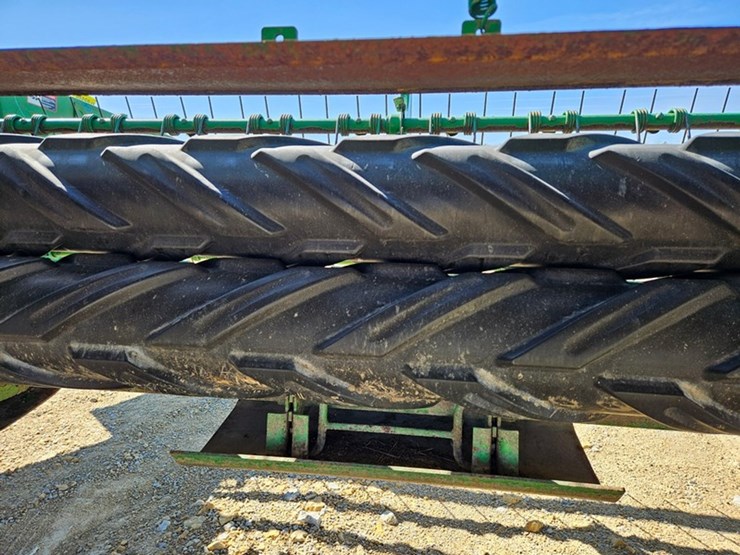 john-deere-820-image-22