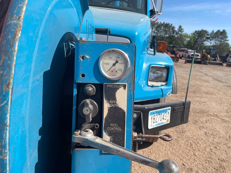 1999-freightliner-fl80-image-12