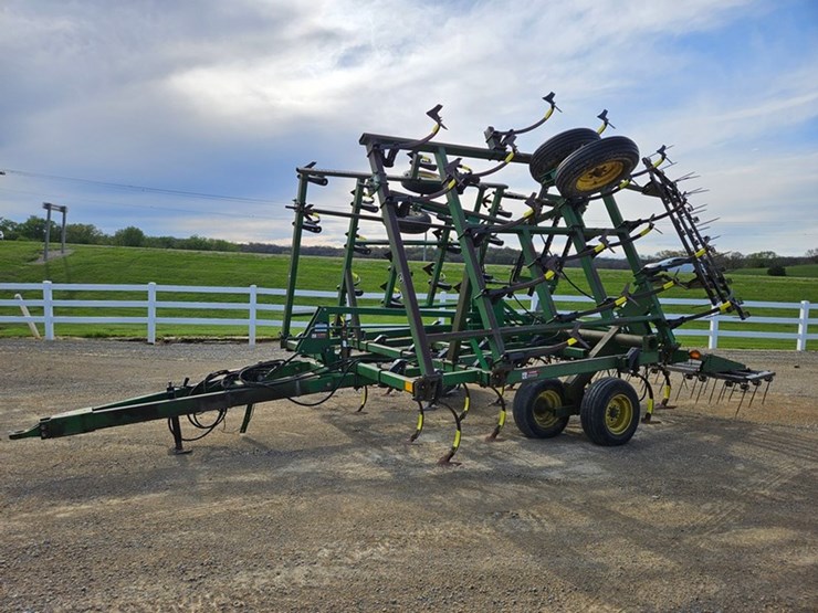 john-deere-28-image-1