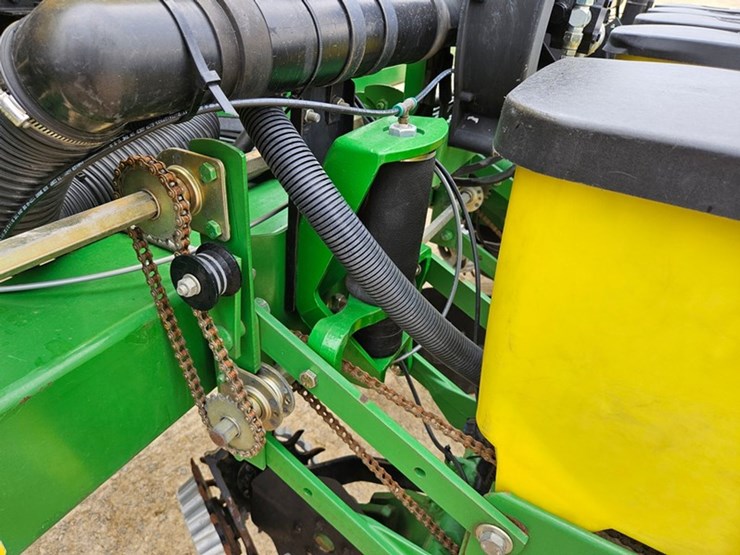 john-deere-7200-image-32