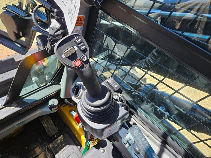 new-holland-l328-image-21