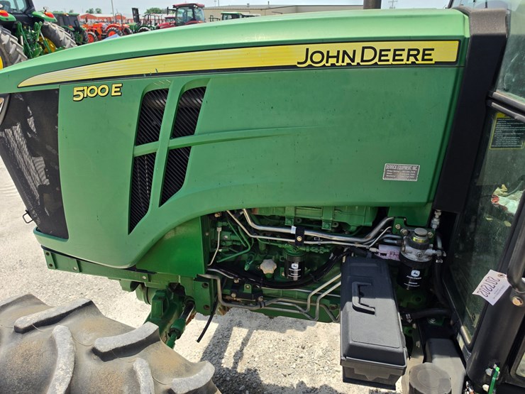 2013-john-deere-5100e-image-18