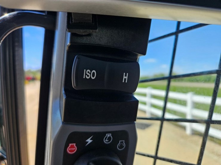 new-holland-l328-image-26