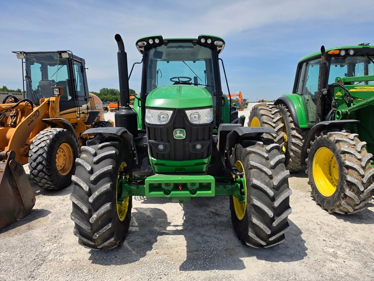 2022-john-deere-6155m-image-2
