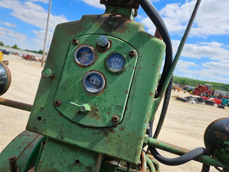 john-deere-70-image-29