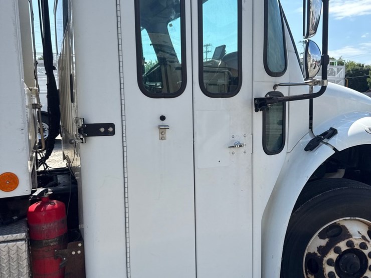 #9-•-2016-freightliner-heil-rear-load-garbage-truck-image-26