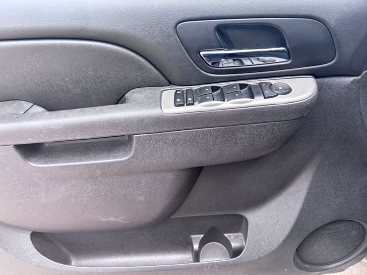 2014-chevrolet-tahoe-image-9