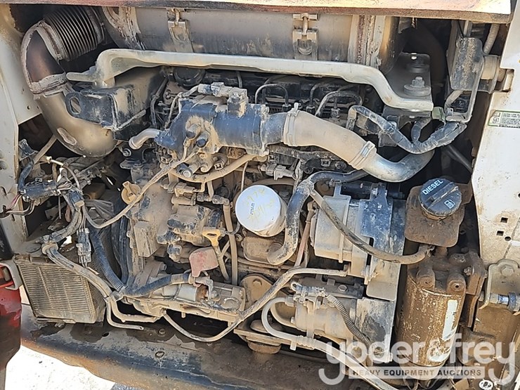 2021-bobcat-t870-image-23