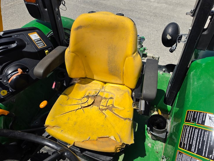 2022-john-deere-5100e-image-10