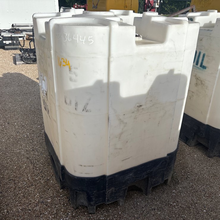 #1634 • 330 GALLON PLASTIC STORAGE OIL TANK