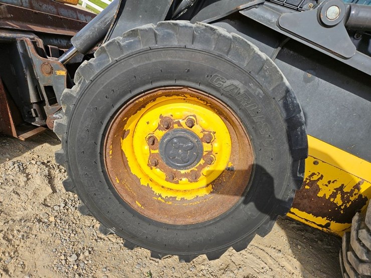 new-holland-l218-image-37