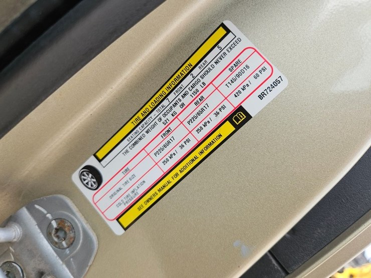 2011-chrysler-town-&-country-image-47
