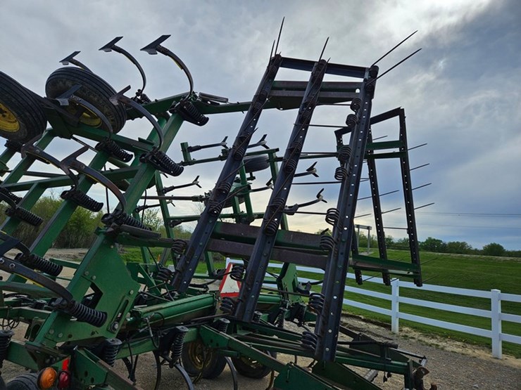 john-deere-28-image-34