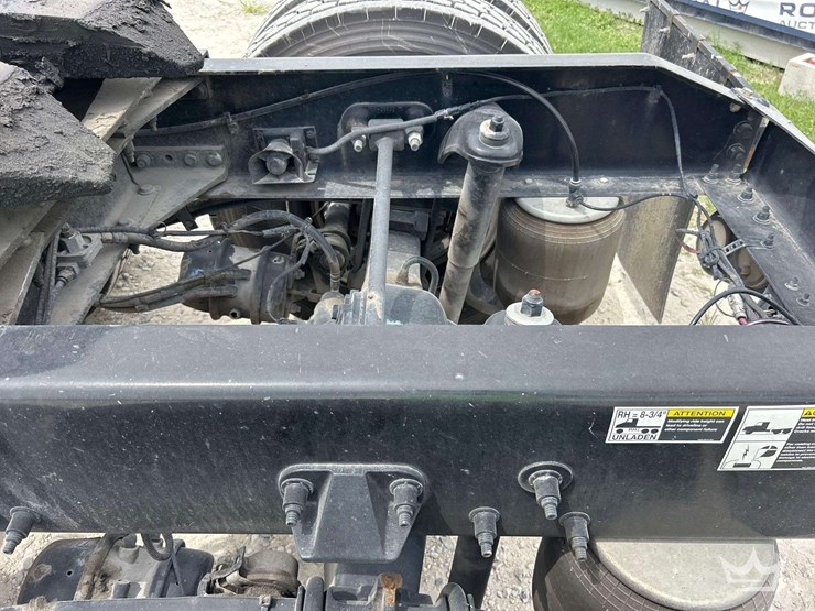 2019-peterbilt-579-image-28