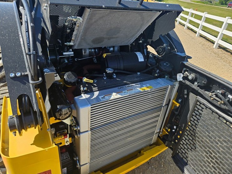 new-holland-l320-image-15