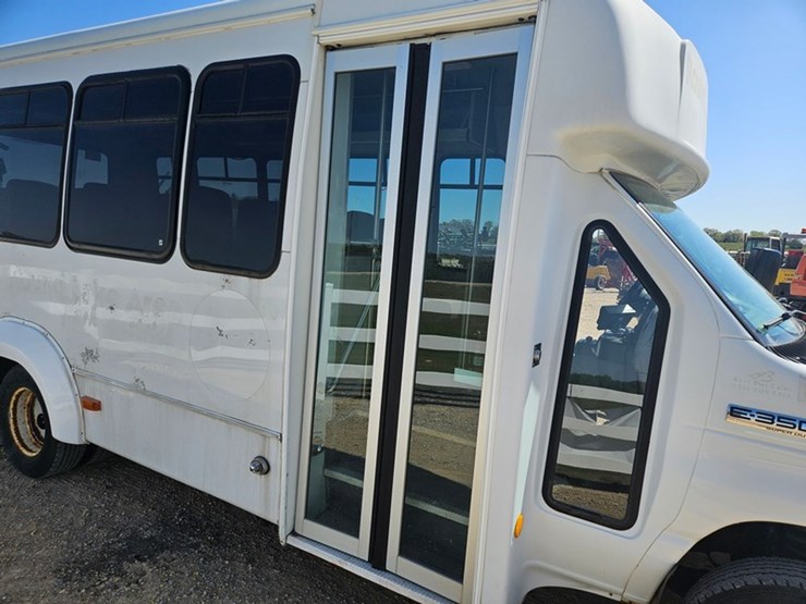 2012-ford-e350-image-45