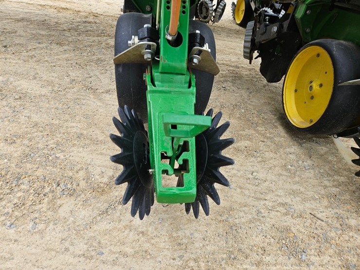 john-deere-7200-image-37