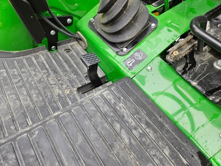 2024-john-deere-5067e-image-37