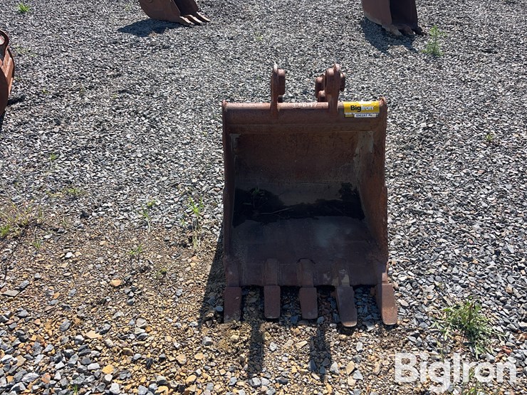 geith-23"-backhoe-bucket-image-2