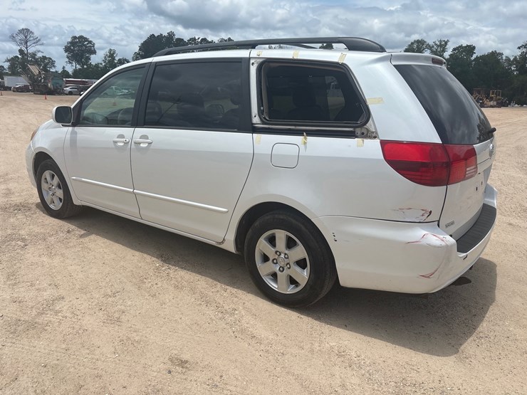2003-toyota-sienna-image-4