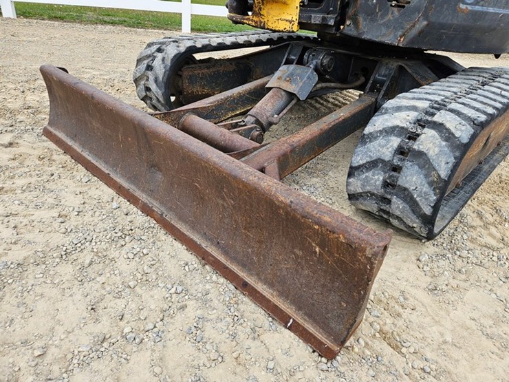 new-holland-e35sr-image-15