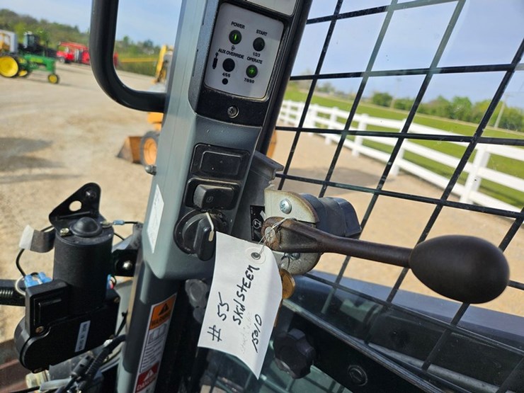 new-holland-l218-image-27