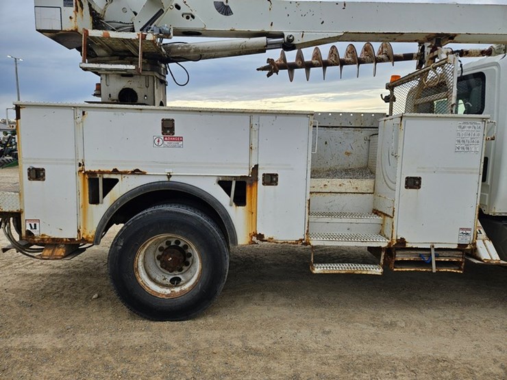 2005-international-durastar-4300-image-46